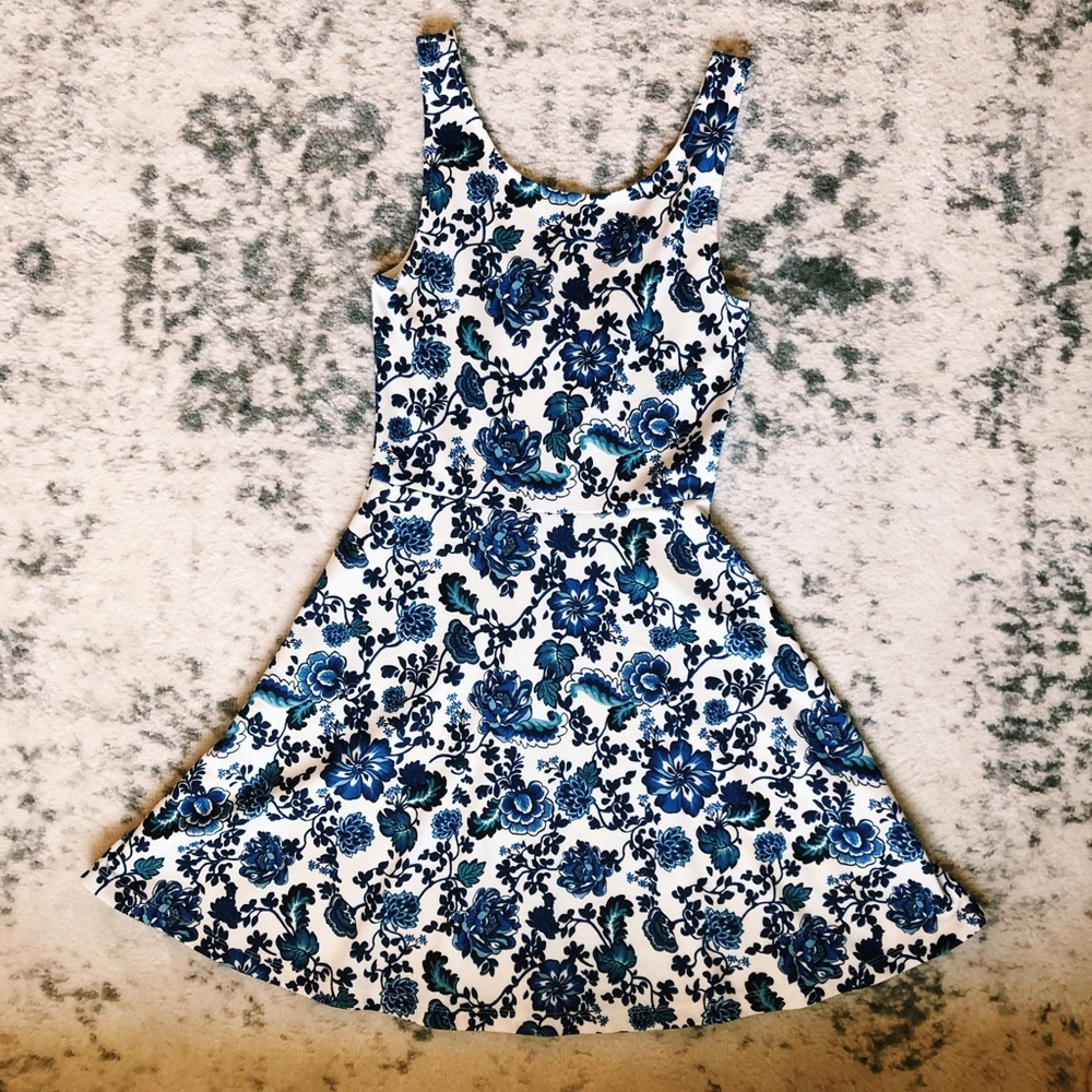 💙 H&M Blue Floral Skater Dress: Classic